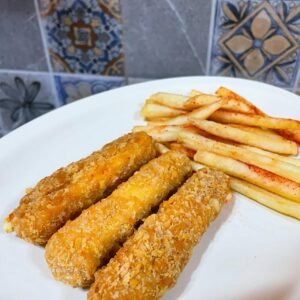 Deditos de queso empanizados con papas a la francesa y catsup